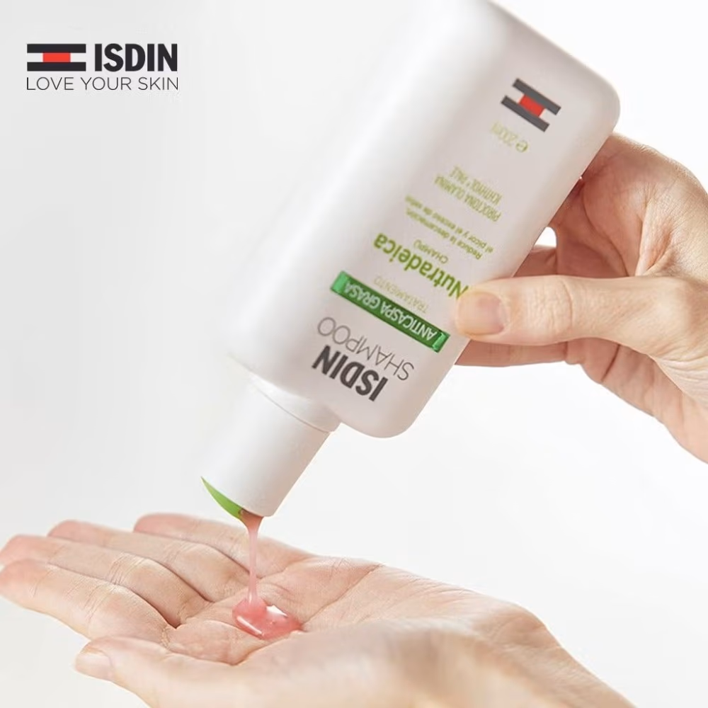 ISDIN Nutradeica Anti-Oily Dandruff Shampoo 200ml 2