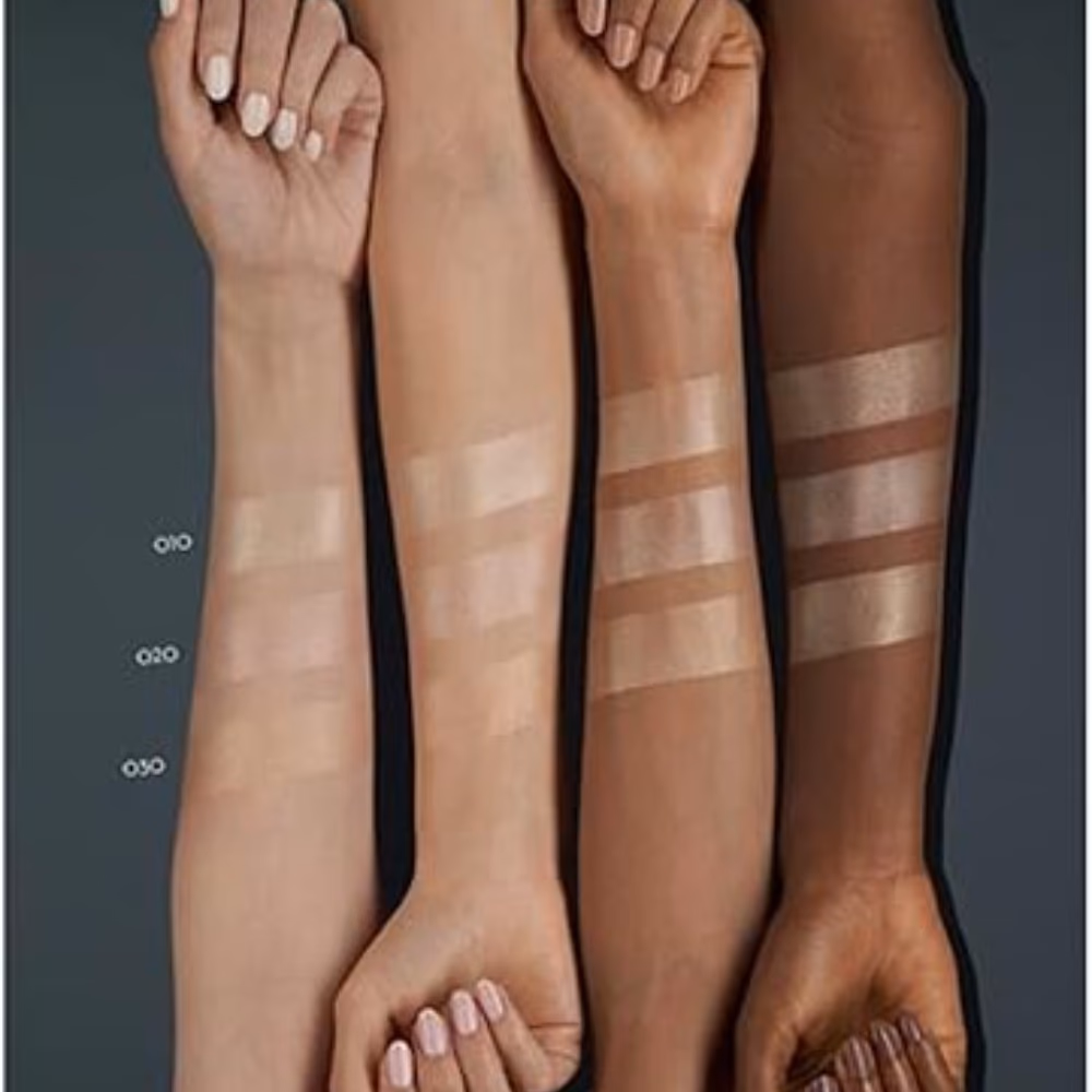 Catrice 030 More Than Glow Highlighter Golden Glow  4