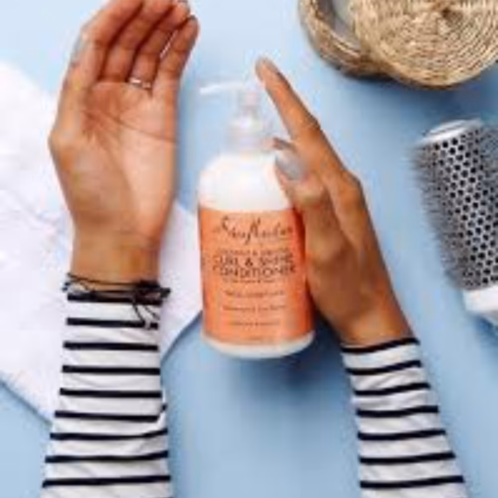 Shea Moisture Coconut and Hibiscus Curl and Shine Conditioner 384ml 3