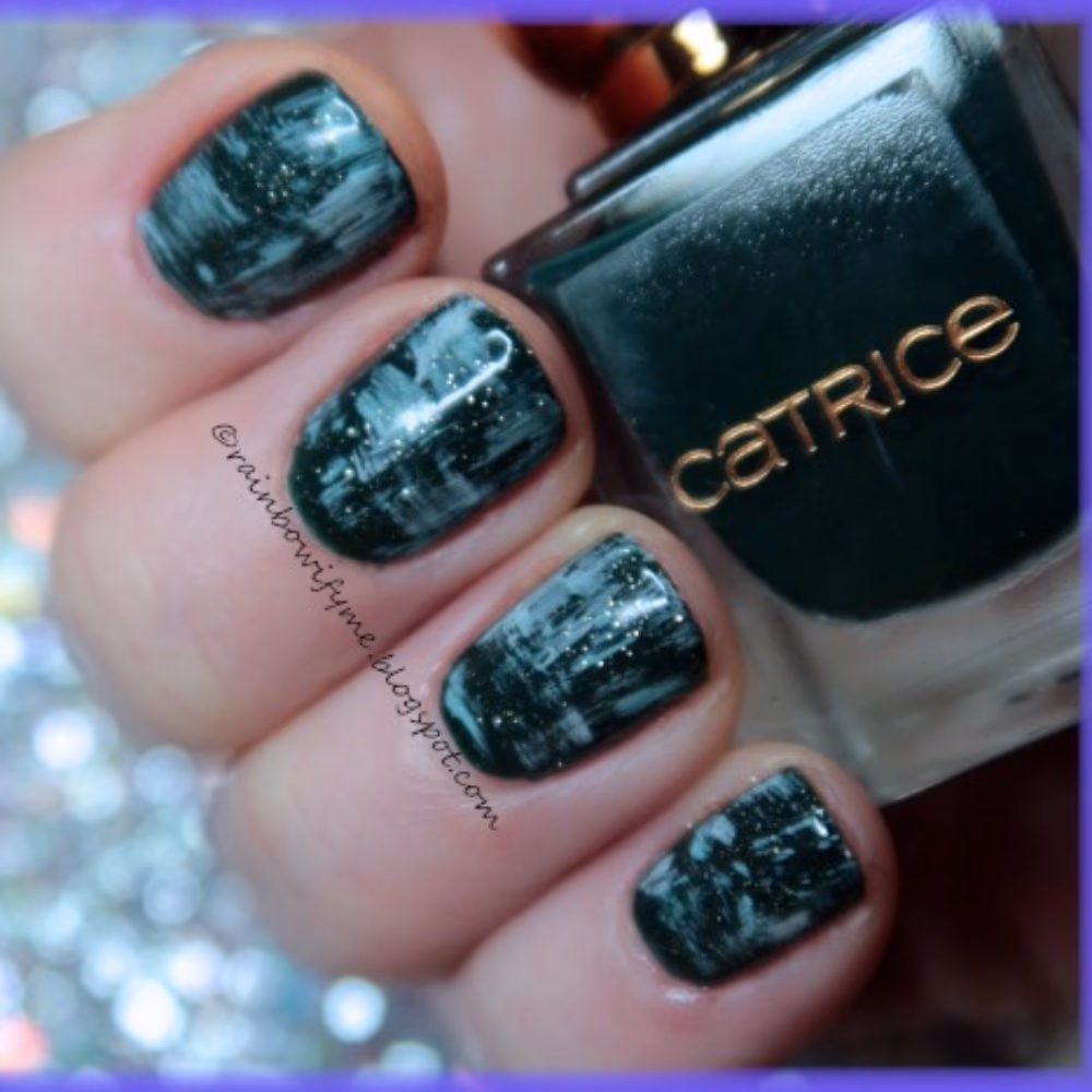 Catrice C02 Nail Lacquer Sparks of Joy Under the Mistletoe  2