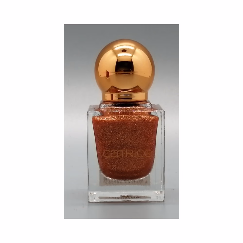 Catrice C03 Nail Lacquer Sparks of Joy Wrapped in Happiness  3