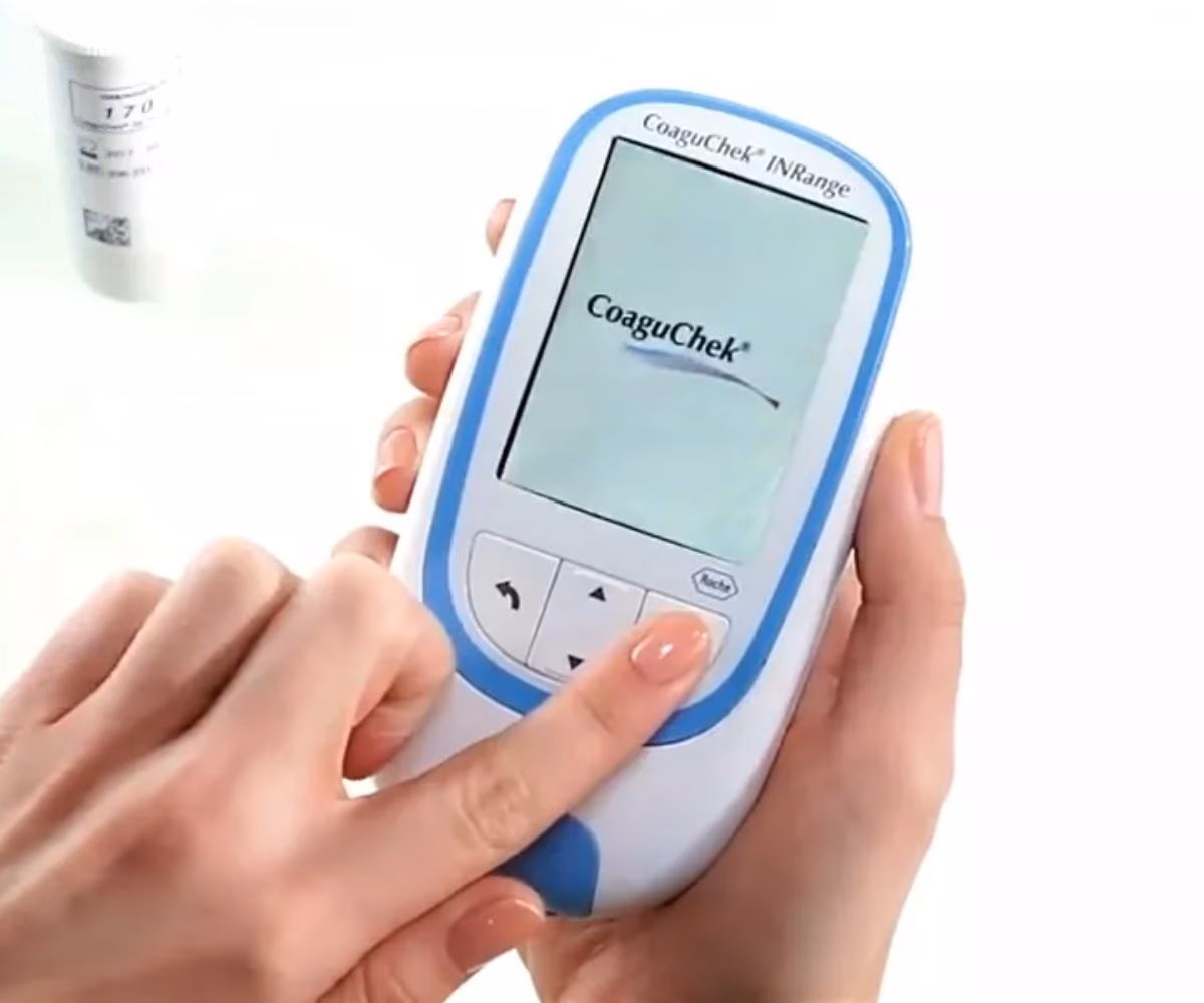 Roche CoaguChek INRange System Prothrombin Testing Self Monitor Device 4