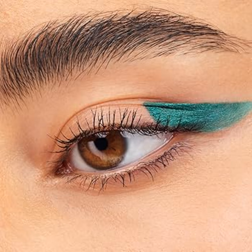 Essence 07 Stay & Play Gel Eyeliner Emerald Dragon 3
