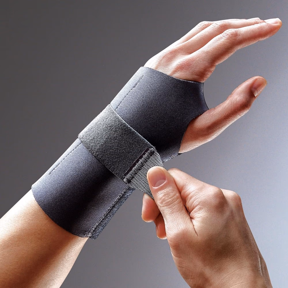 3M Futuro Wrist Compression Stabilizing Brace (48401) - Left Hand - Small/Medium Size - 1 Wrist Brace 4