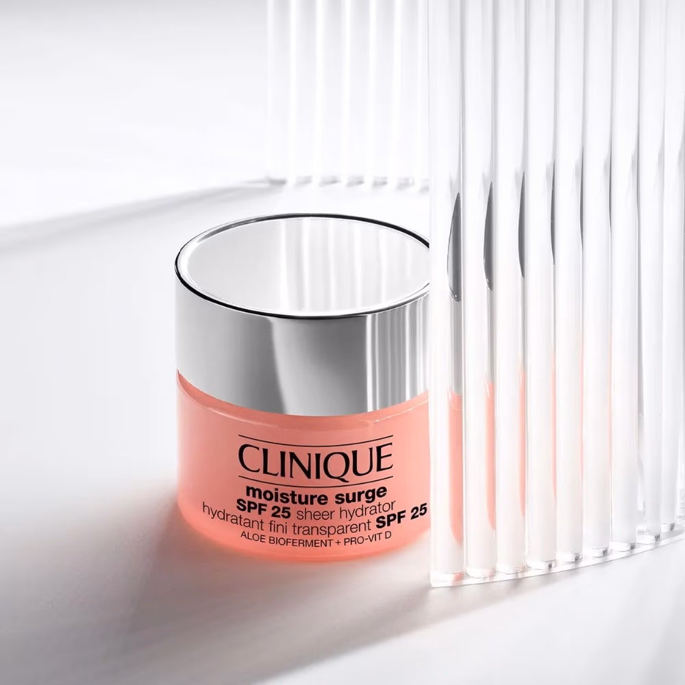 Clinique Moisture Surge SPF 25 Sheer Hydrator – Lightweight Daily Moisturizer with Sun Protection 4