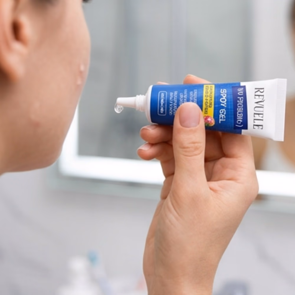 Revuele Spot Gel with Tea Tree 25ML 3