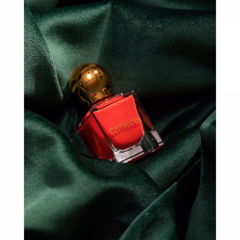 Catrice C01 Nail Lacquer Sparks of Joy December to Remember 480  2