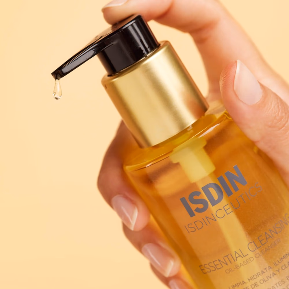 Isdin Essential Cleansing Facial Cleansing Oil 200ml 2