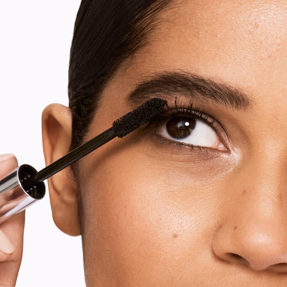 Clinique High Impact Mascara 01 Black – Volumizing & Lengthening Mascara 4