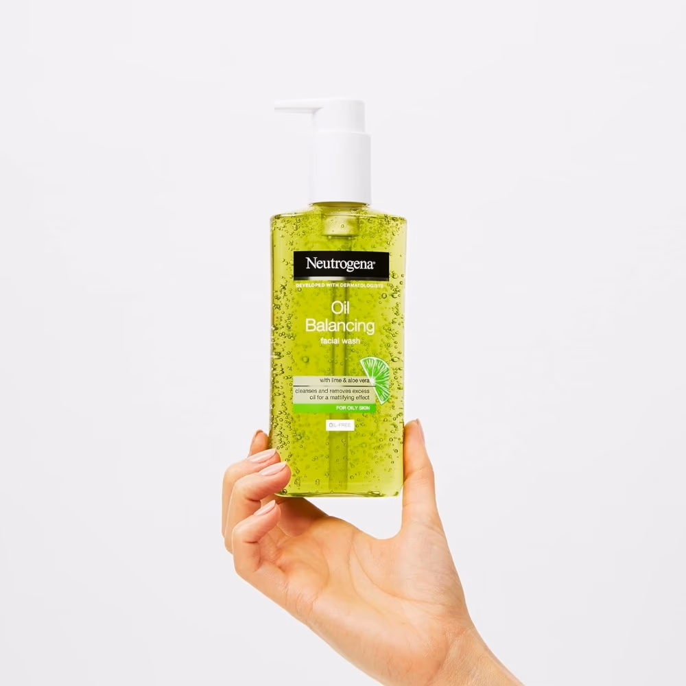 Neutrogena Oil Balancing Facial Wash 200ml 3