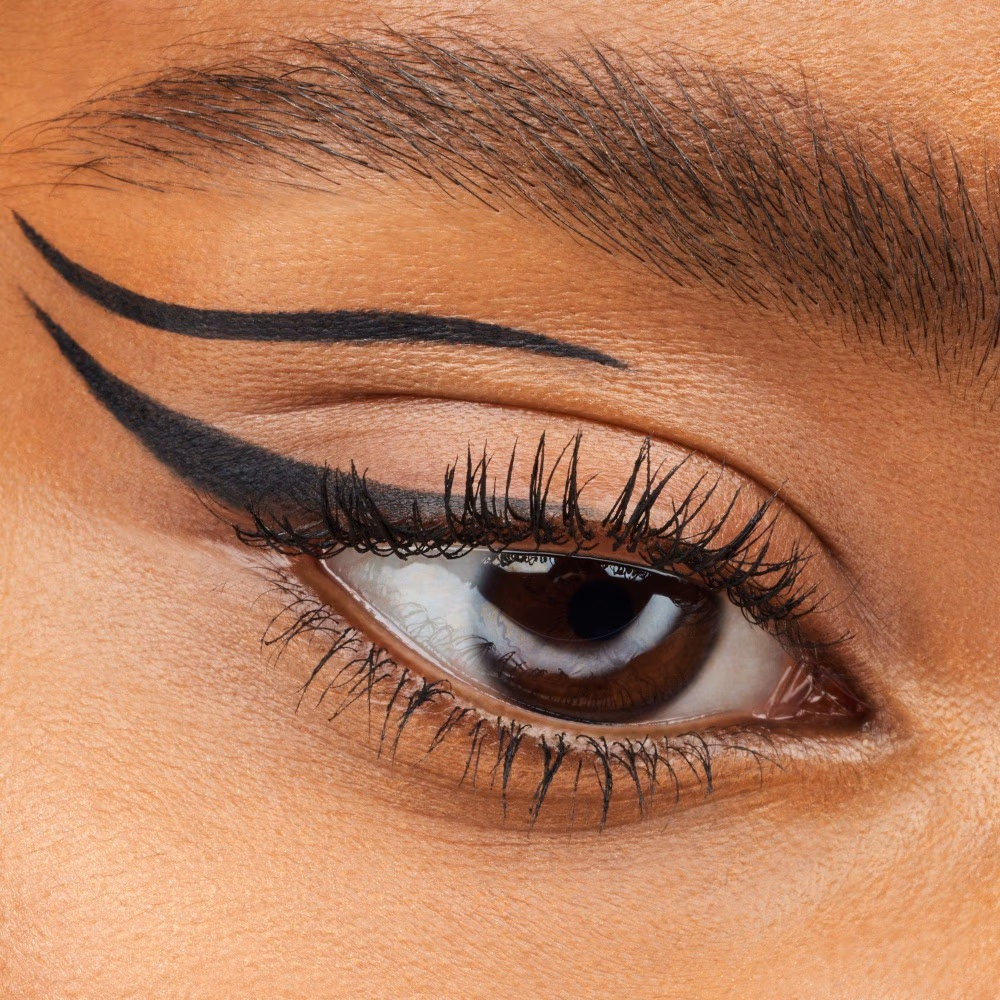 Essence 01 Stay and Play Gel Eyeliner Black Raven 5