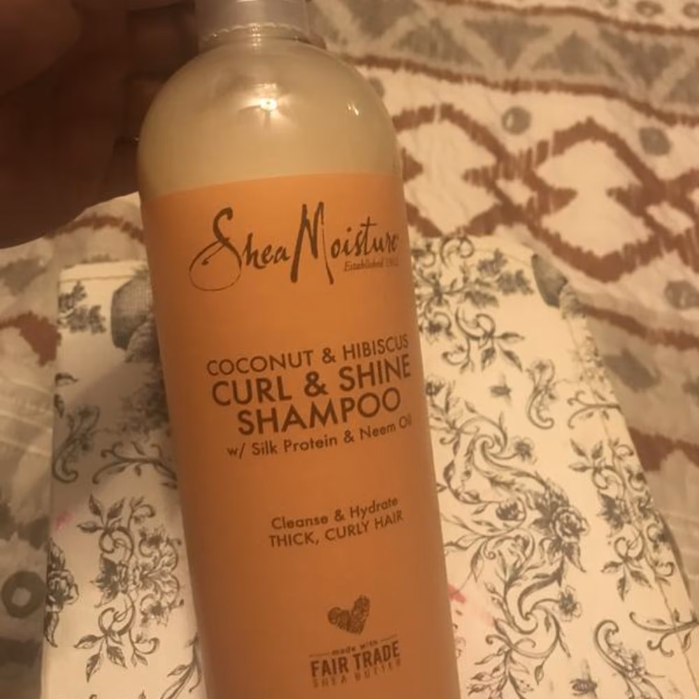 Shea Moisture Coconut & Hibiscus Curl & Shine Shampoo 586m 2