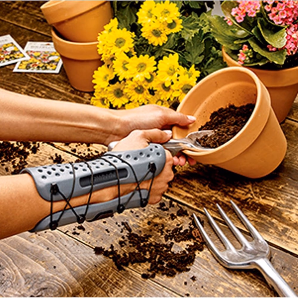 Futuro 19362 Water-Resistant Wrist Brace S-M Left 3
