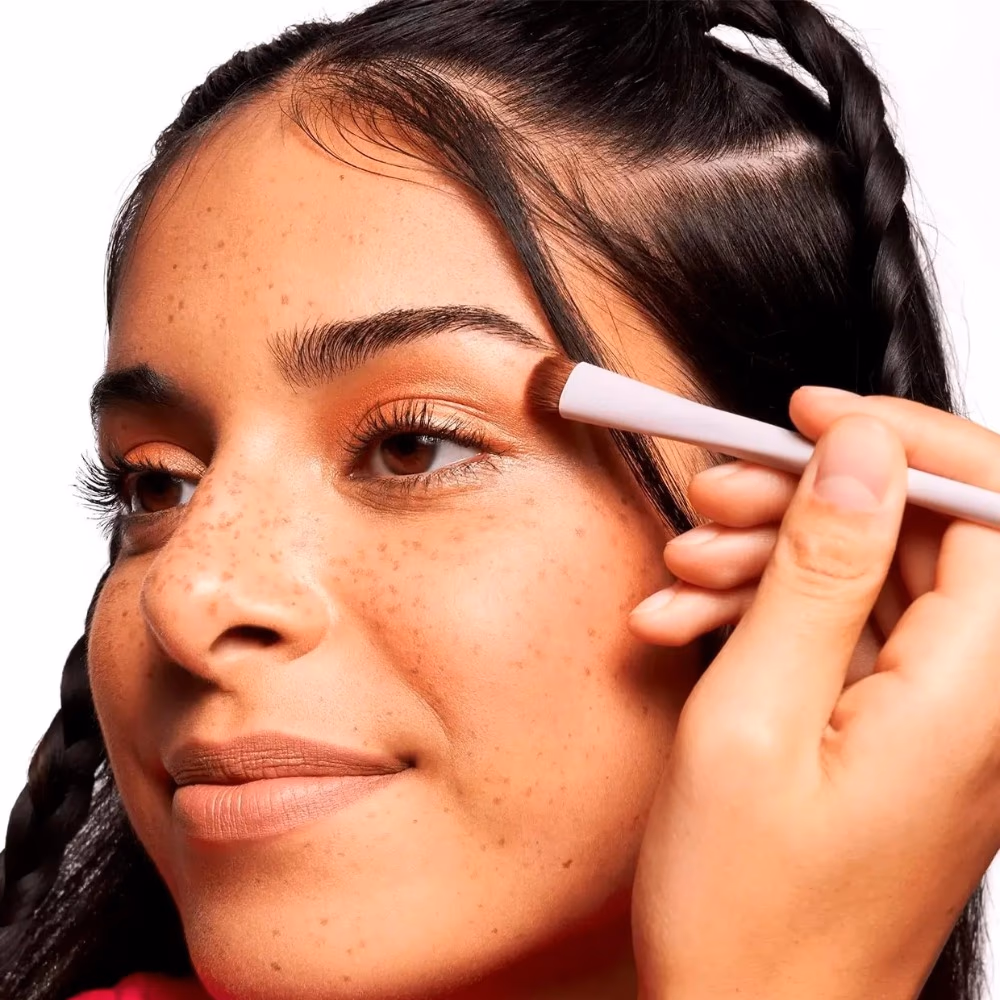 Essence Eyeshadow Brush 01 Throwing a Little Shade – Soft Brush for Easy Eyeshadow Application 2