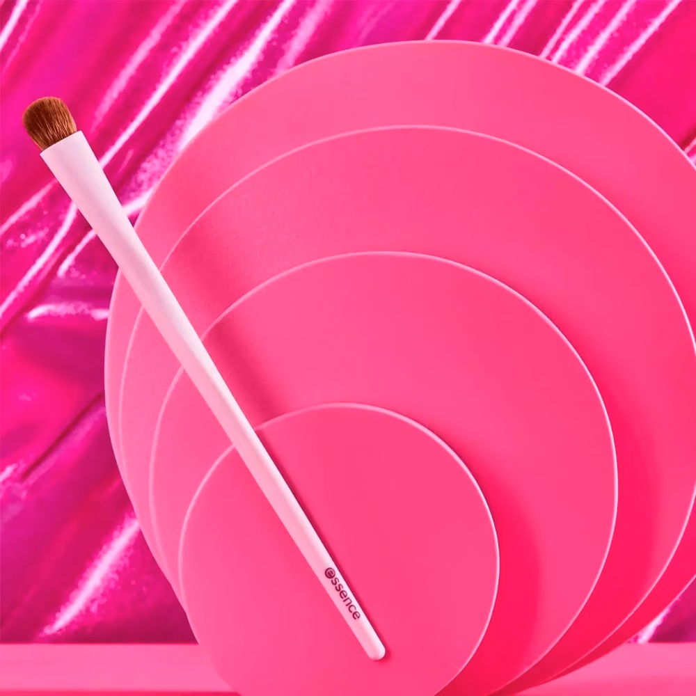 Essence Eyeshadow Brush 01 Throwing a Little Shade – Soft Brush for Easy Eyeshadow Application 3