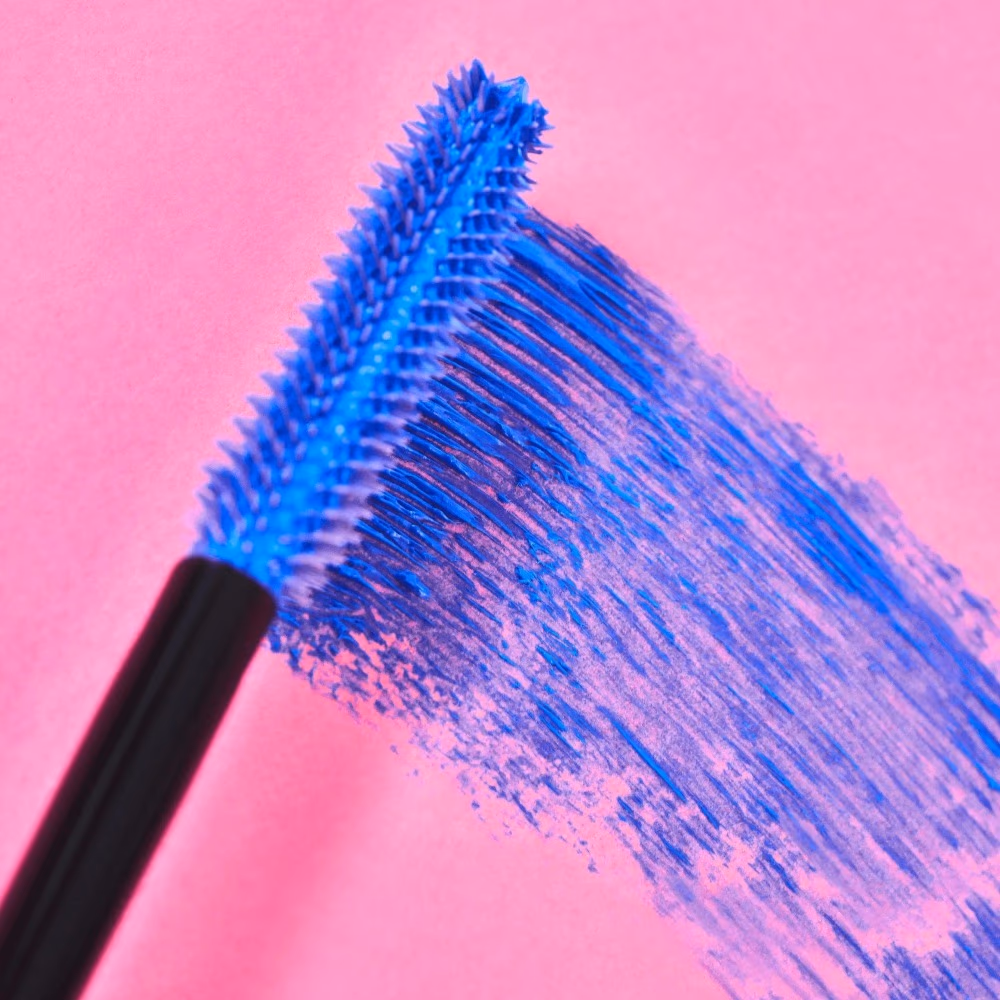 Essence I Love Extreme Crazy Volume Mascara Blue – Bold Lash Volume with Intense Color 4