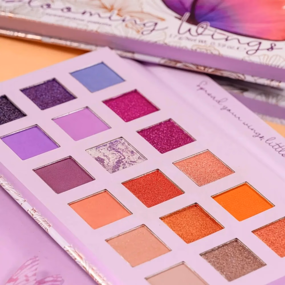 Essence Blooming Wings Eyeshadow Palette 04 – Pigmented Floral-Inspired Shades for Creative Eye Looks 2