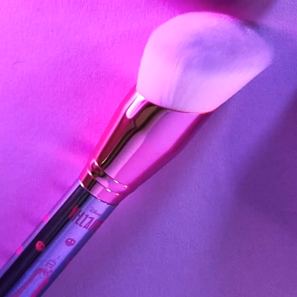 Essence Disney Villains Evil Queen Face Brush – Soft Powder Brush for Flawless Application 3