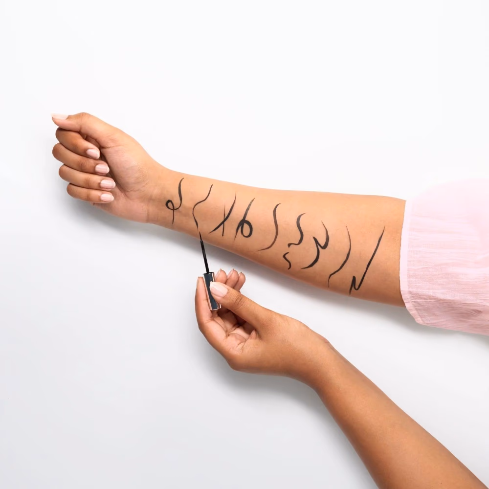 Essence Liquid Ink Eyeliner 4