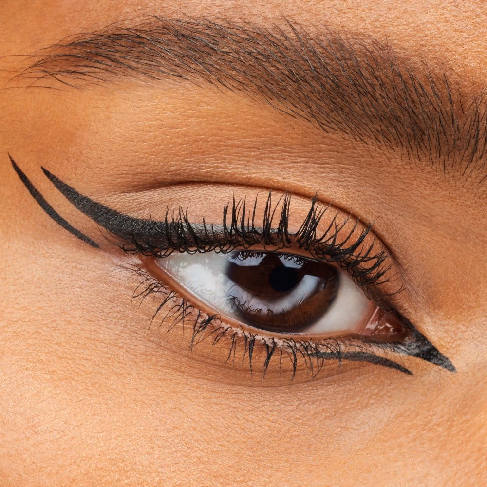 Essence Super Fine Brush Liner Waterproof 4