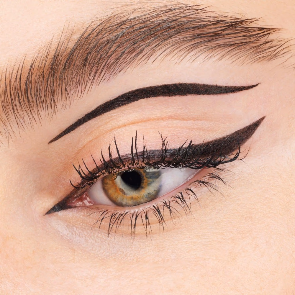 Essence Super Fine Brush Liner Waterproof 5